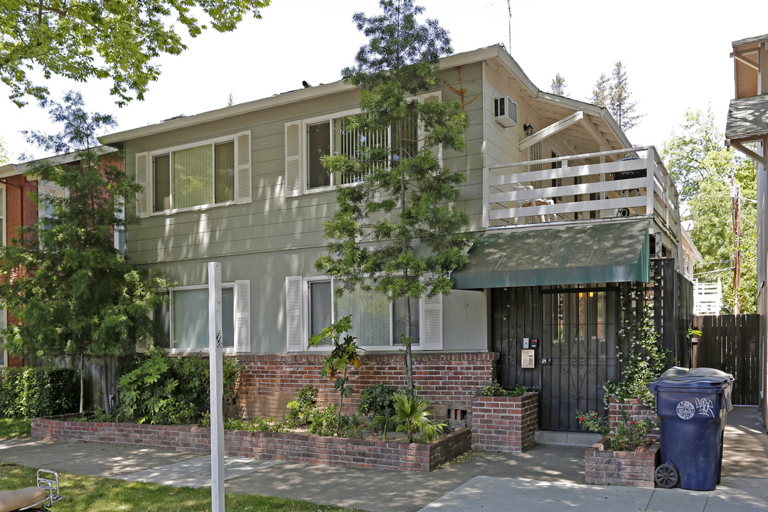 2523 I St in Sacramento, CA - Building Photo