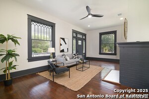 207 Loretta Pl in San Antonio, TX - Building Photo - Building Photo