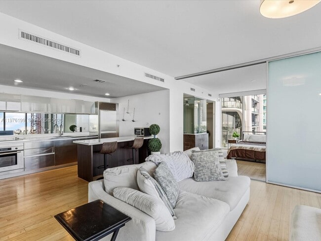 1040 Biscayne Blvd in Miami, FL - Building Photo - Building Photo