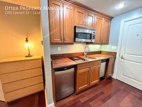 1701 Locust St in Philadelphia, PA - Building Photo - Building Photo