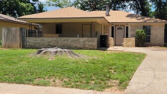 4909 Dahlia Dr in Bossier City, LA - Building Photo