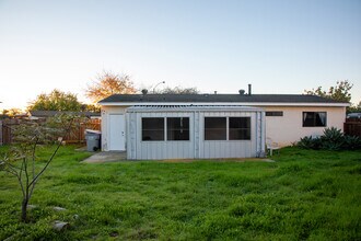 3292 Karok Ave in San Diego, CA - Foto de edificio - Building Photo