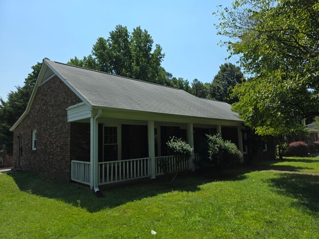 property at 1301 Rock Point Rd