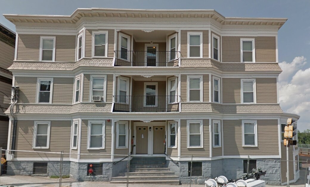 193 Pawtucket St in Lowell, MA - Foto de edificio