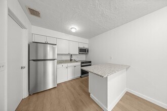 2931 SE 52nd Ave in Ocala, FL - Foto de edificio - Building Photo