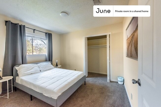 Room in Shared 4 bed/3 bath home