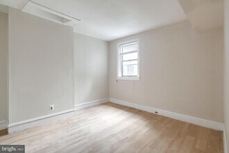 1737 South St, Unit 3RD FLOOR in Philadelphia, PA - Building Photo - Building Photo