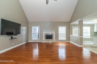 1100 Winterberry Ln in Knoxville, TN - Building Photo - Building Photo