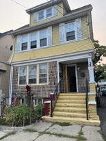 35 Oak Ave in Irvington, NJ - Building Photo