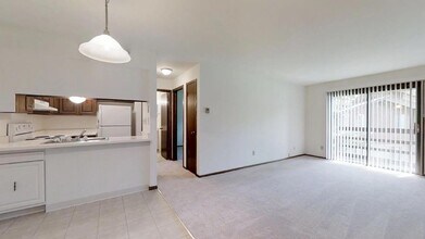 N76-W14621 Market Dr in Menomonee Falls, WI - Building Photo - Building Photo