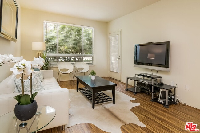 100 S Alameda St in Los Angeles, CA - Building Photo - Building Photo