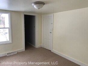 400 Gilbert St in Footville, WI - Foto de edificio - Building Photo