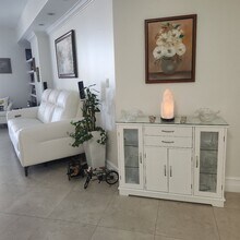 357 Almeria Ave, Unit Gables Park Condo in Coral Gables, FL - Building Photo - Building Photo