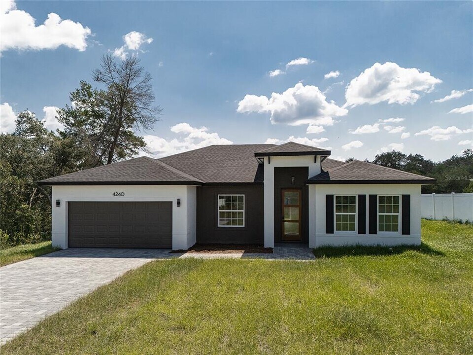 4240 SW 169th Ln Rd in Ocala, FL - Foto de edificio