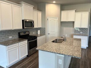 1180 Courteous Crk Dr in Montgomery, TX - Foto de edificio - Building Photo