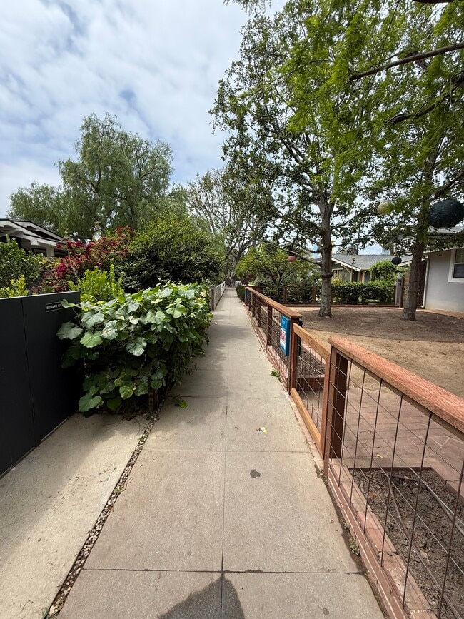 743 Marco Pl in Venice, CA - Building Photo - Building Photo