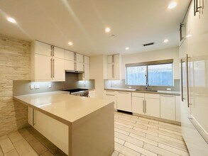 947 4th St in Santa Monica, CA - Foto de edificio - Building Photo