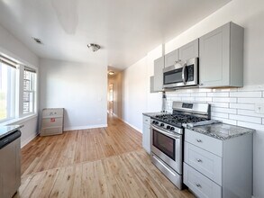 5610 N Western Ave in Chicago, IL - Building Photo - Building Photo