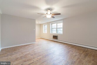 383 Lakeside Rd-Unit -104 in Ardmore, PA - Building Photo - Building Photo