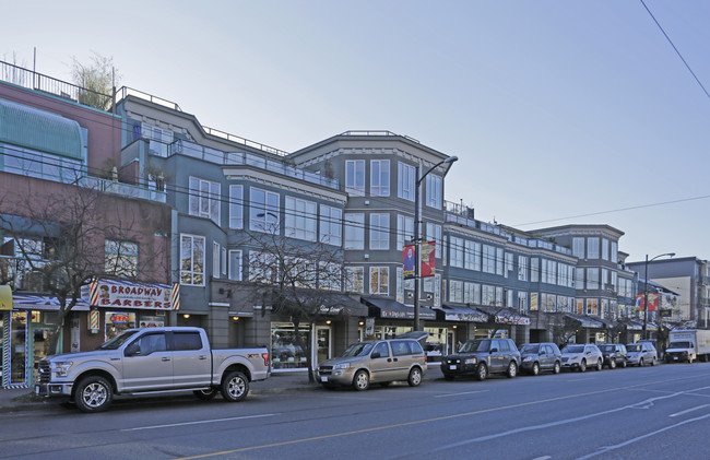 3440 W Broadway in Vancouver, BC - Building Photo - Building Photo