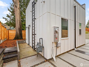 10712 Linden Ave N in Seattle, WA - Building Photo - Building Photo
