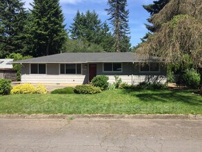 22120 S Leslie Ave in Beavercreek, OR - Building Photo - Building Photo