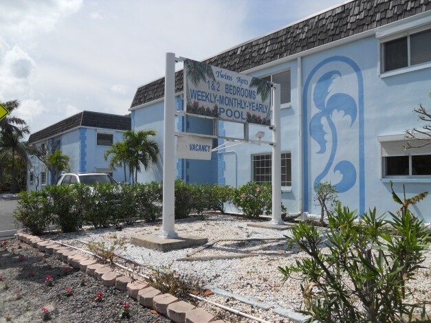 Twin Apartments in Treasure Island, FL - Foto de edificio