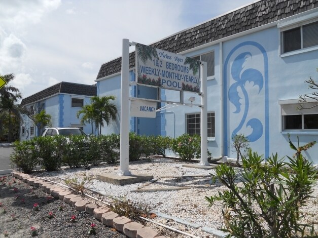 Twin Apartments in Treasure Island, FL - Building Photo