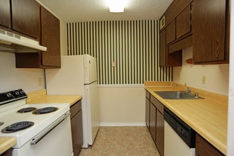 The Glenwood at Pinson in Birmingham, AL - Foto de edificio - Building Photo