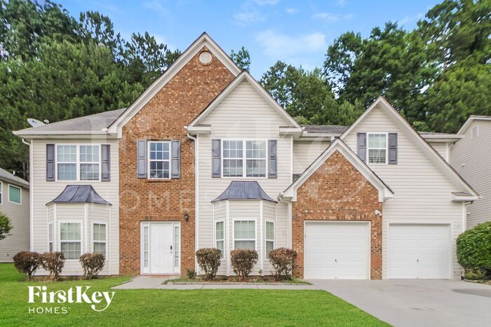 137 Holbrook Dr in Dallas, GA - Building Photo