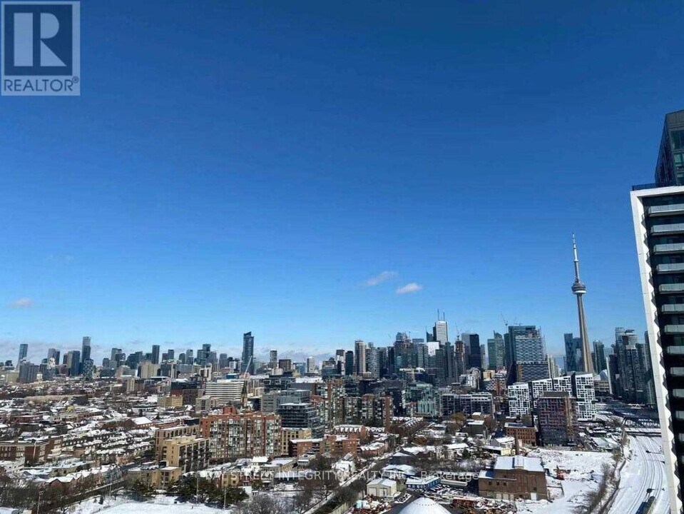 19 Western Battery Rd in Toronto, ON - Building Photo