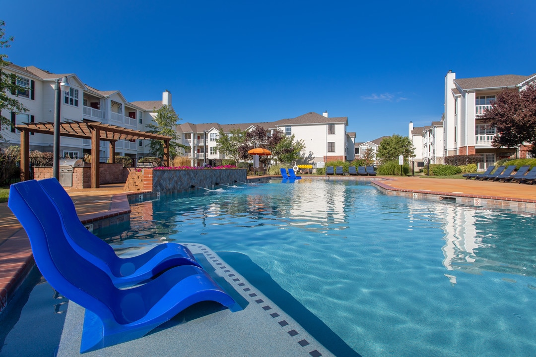 Enclave at Winghaven in O'Fallon, MO - Building Photo