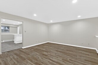 4 Horizon View Dr W in East Greenbush, NY - Building Photo - Building Photo