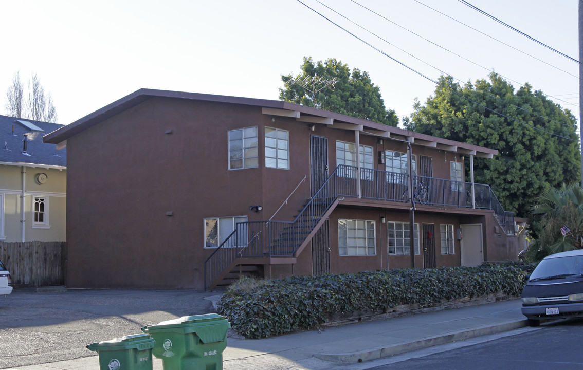 2043 Buena Vista Ave in Alameda, CA - Building Photo