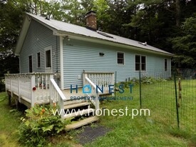 43 Sunset Dr in Kents Hill, ME - Building Photo