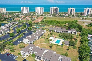 3209 S Lakeview Cir in Fort Pierce, FL - Building Photo