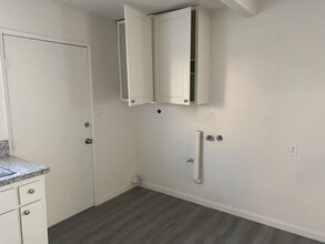 207 E Sequoia Ave in Visalia, CA - Building Photo - Building Photo