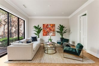 29 St Laurent Pl in Dallas, TX - Building Photo - Building Photo