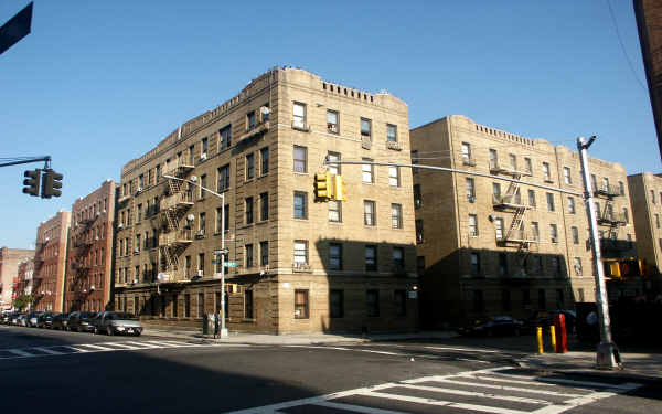 235 E 196th St in Bronx, NY - Building Photo