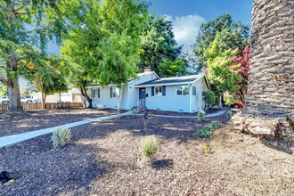 1600 Meadow Rd in West Sacramento, CA - Building Photo - Building Photo