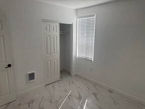 1077 Euclid Ave, Unit 5 in Long Beach, CA - Building Photo - Building Photo