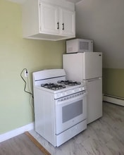 17 Vernon Ave in Newport, RI - Building Photo - Building Photo
