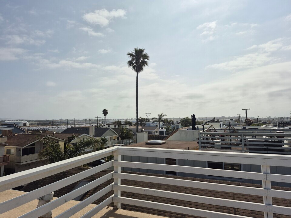 300 Melrose Dr in Oxnard, CA - Building Photo