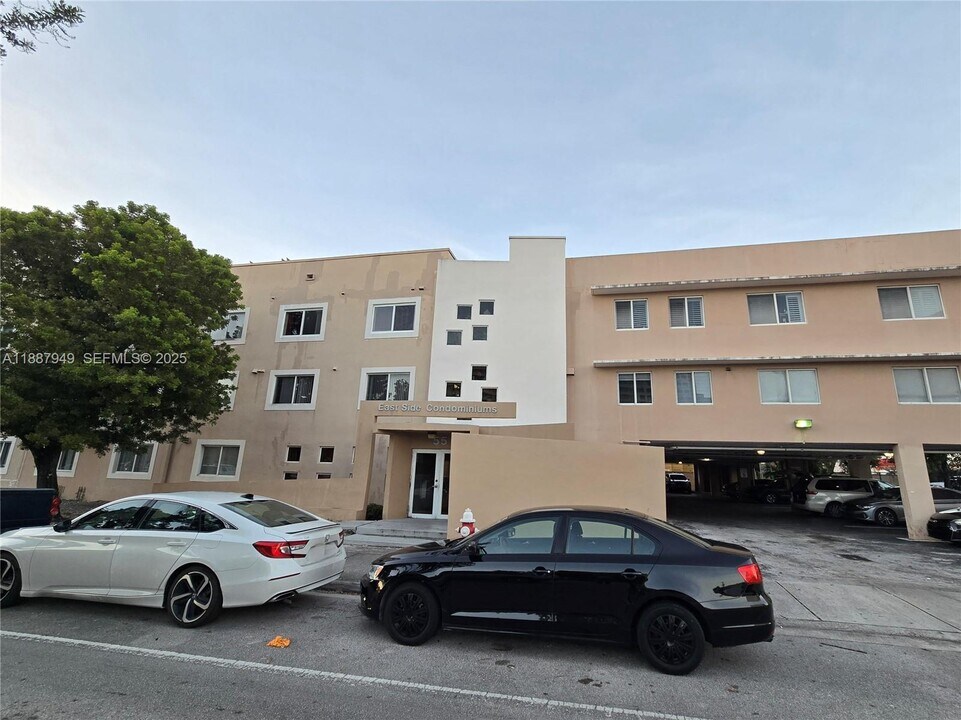 55 E 4th St in Hialeah, FL - Foto de edificio