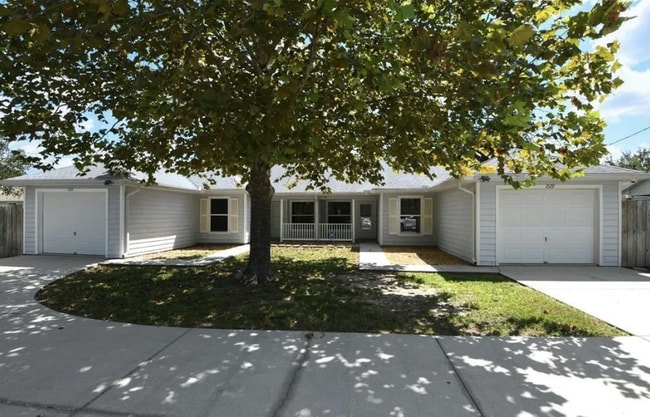 property at 2131 N Pine Cone Ave