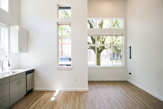 2320 N Vancouver Ave in Portland, OR - Building Photo - Building Photo