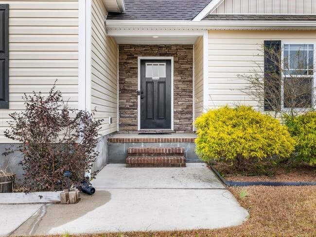 100 Kodiak Ct in Jacksonville, NC - Building Photo - Building Photo