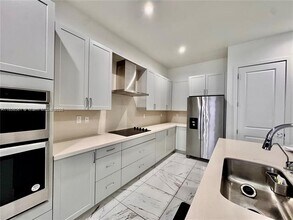 8143 NW 45th St in Doral, FL - Building Photo - Building Photo