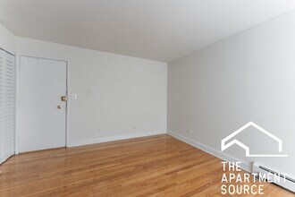 6830 N Sheridan Rd in Chicago, IL - Foto de edificio - Building Photo