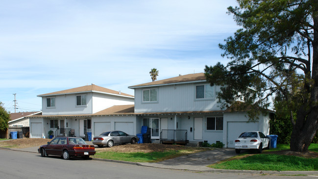 1646 Beachwood Dr in Santa Rosa, CA - Building Photo - Building Photo